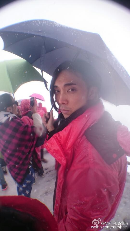 梁姓演員，從無(wú)名到舞臺(tái)之星，自信與成就感的蛻變之旅