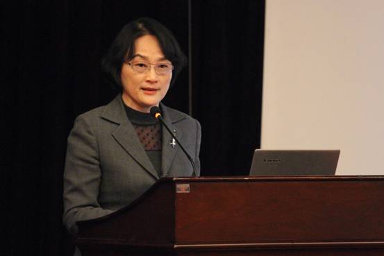 演員秦樾,演員秦樾，從舞臺到熒屏，變化中的自信與成就之光