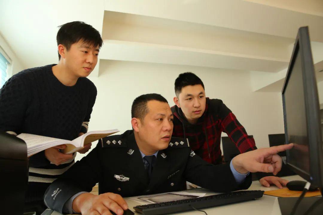 最新刑偵案例揭秘，自然美景中的心理追蹤之旅