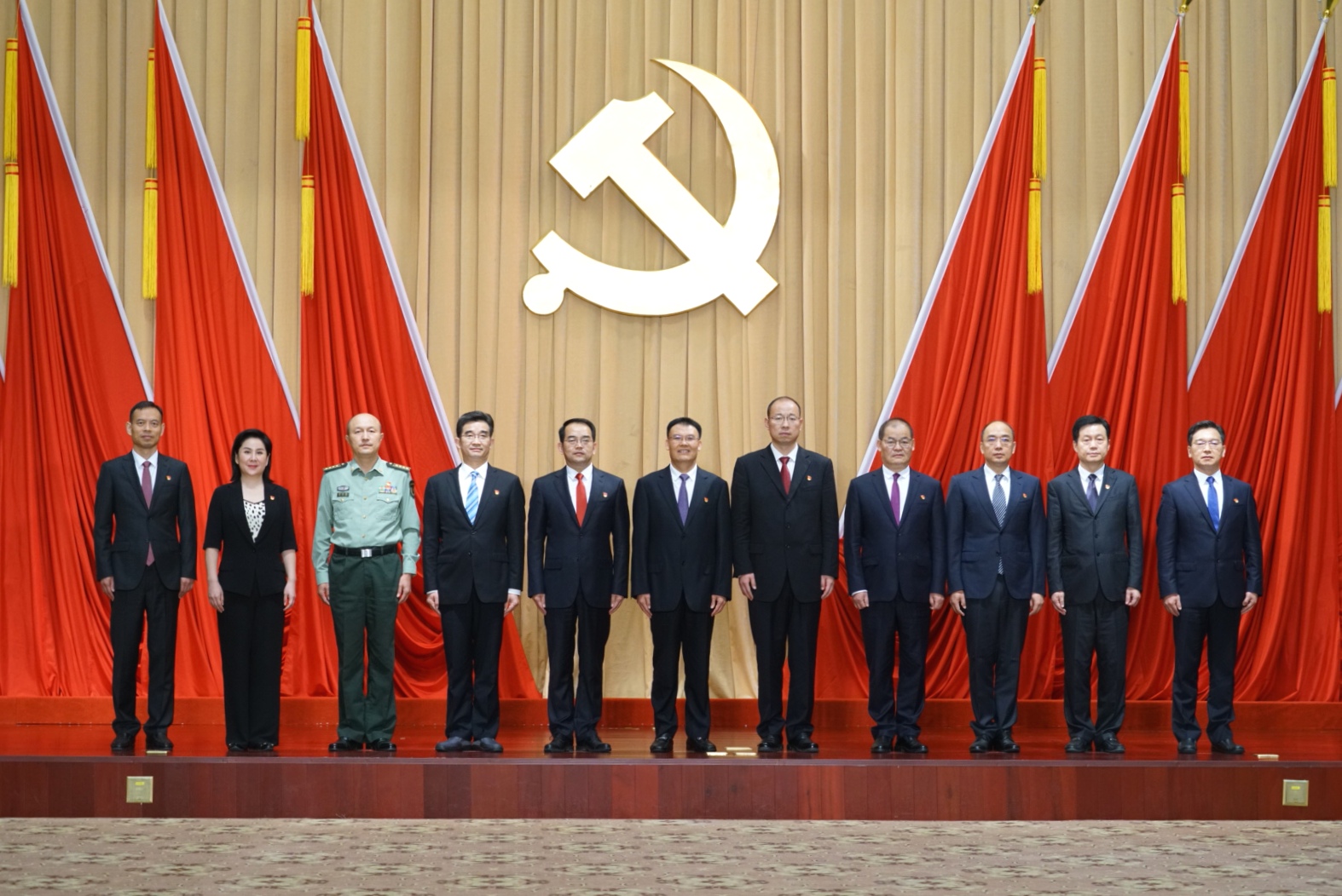 信陽市委常委名單最新揭曉，小巷中的獨(dú)特風(fēng)味等你來探索之旅